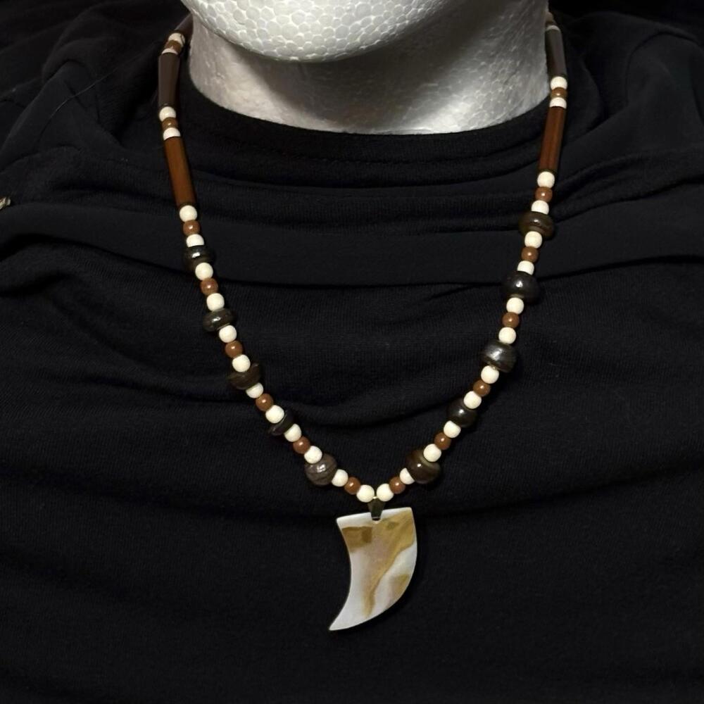 Vintage Shell Horn Necklace Boho Coastal Fairycore Tusk Pendant 70s 80s Indie
